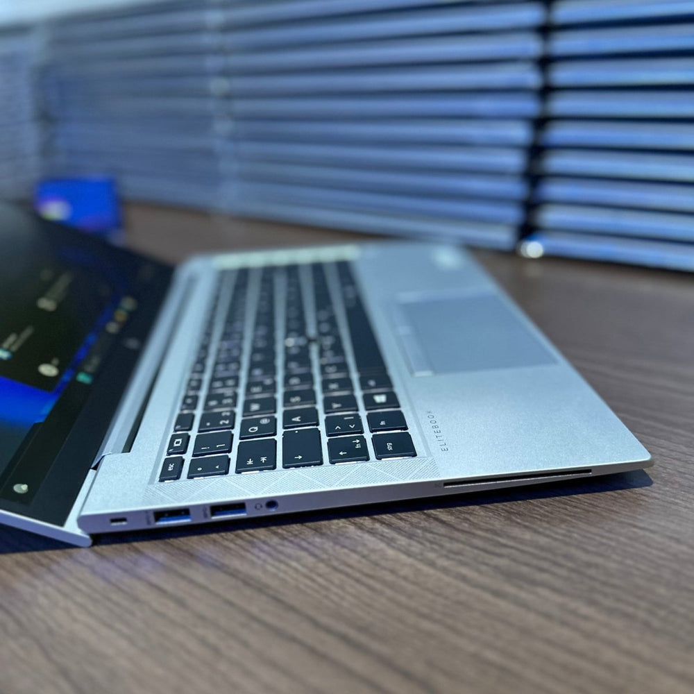 HP EliteBook 830